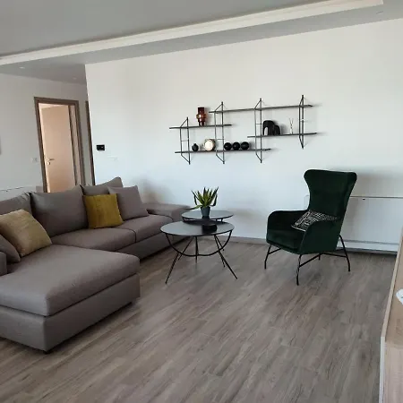 Vagiana κοντά στο αεροδρόμιο *