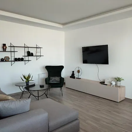 Vagiana κοντά στο αεροδρόμιο *